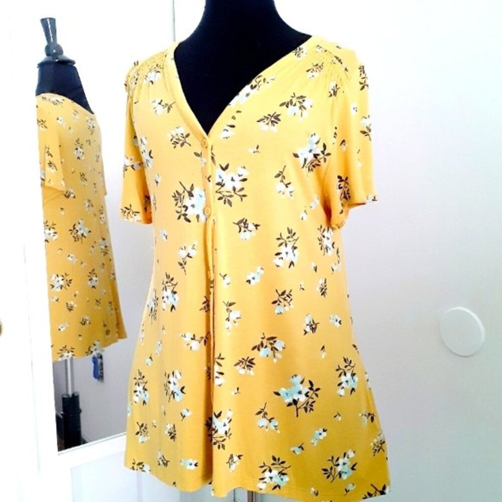 Old Navy SS Luxe Button Front Yellow Floral V-Neck Soft Stretchy Women's Top Med